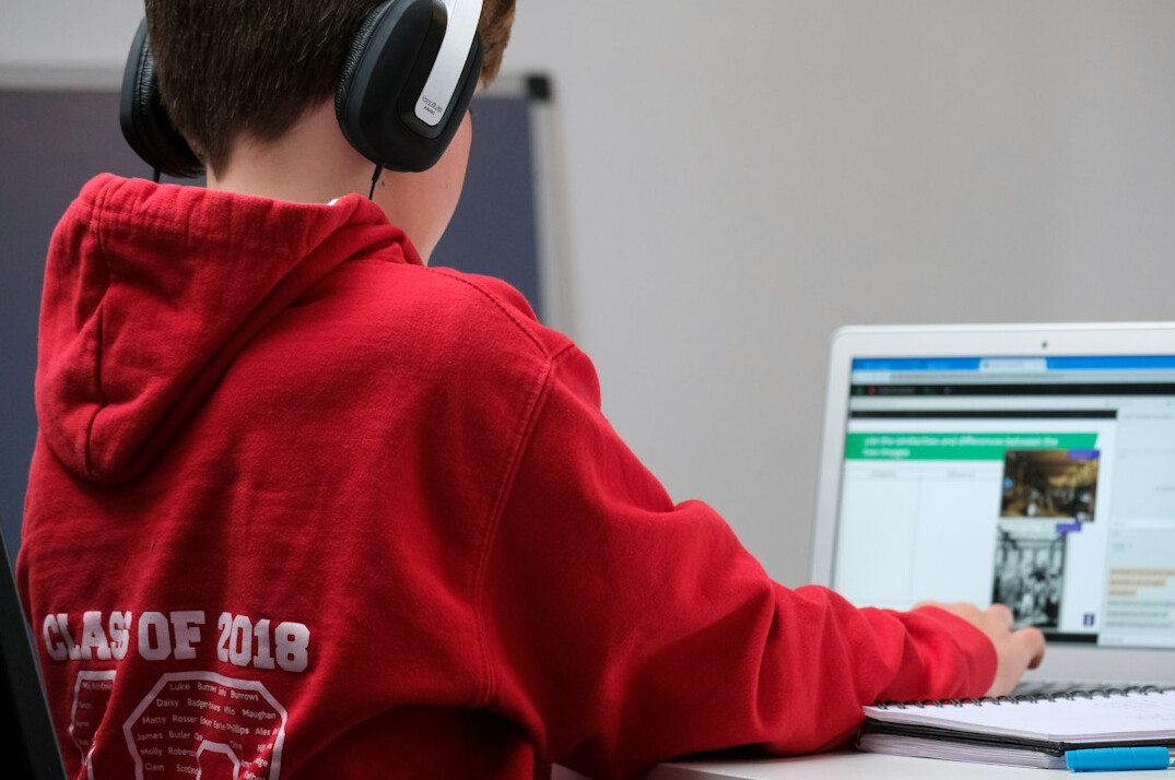 student learning online